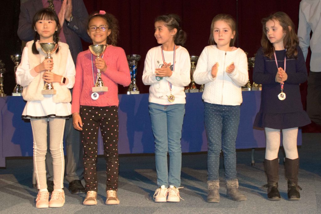 Assia Sbaghi (au centre) Championne des Pyrénées Orientales 2018, 6ème d'Occitanie, décroche sa première qualification aux Championnats de France